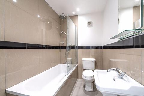 3 bedroom apartment to rent, Park Hill Road, Wallington SM6 0SB