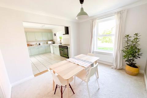 8 Chestnut Parade, Shepton Mallet, BA4 4DW