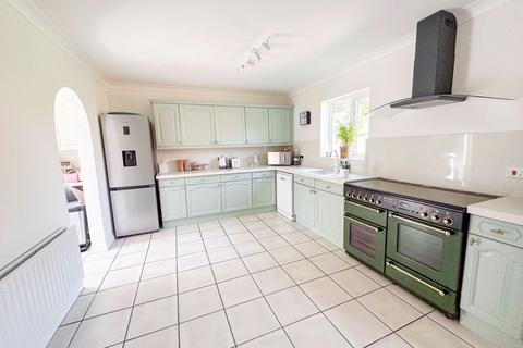 8 Chestnut Parade, Shepton Mallet, BA4 4DW