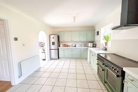 8 Chestnut Parade, Shepton Mallet, BA4 4DW