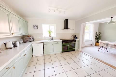 8 Chestnut Parade, Shepton Mallet, BA4 4DW