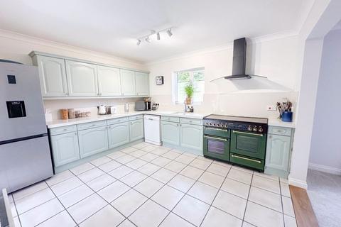 8 Chestnut Parade, Shepton Mallet, BA4 4DW