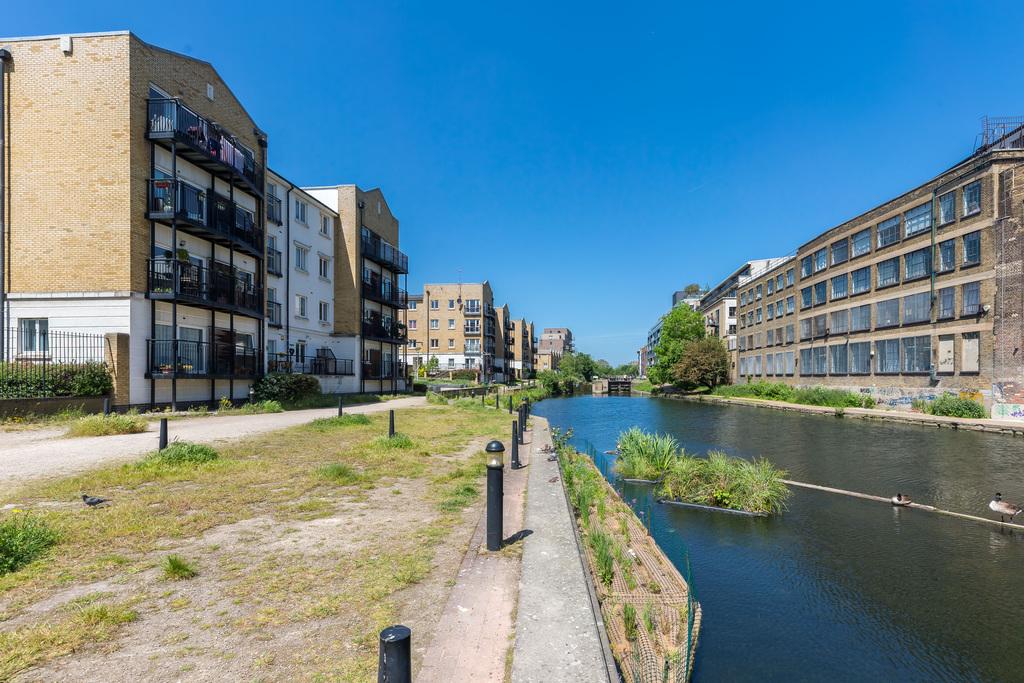 Gray Court, Stepney Green E1 1 bed flat £325,000