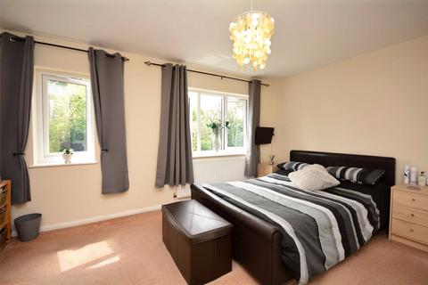 3 bedroom detached house for sale - Parkside Avenue, Leeds, West Yorkshire
