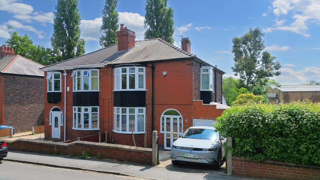 Heath Road, Widnes WA8 3 bed semidetached house £270,000