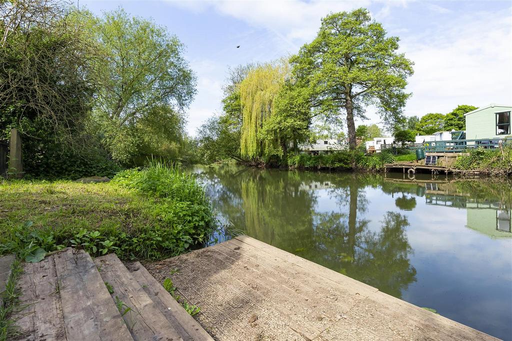Main Street, Stamford Bridge, York 3 bed cottage £525,000
