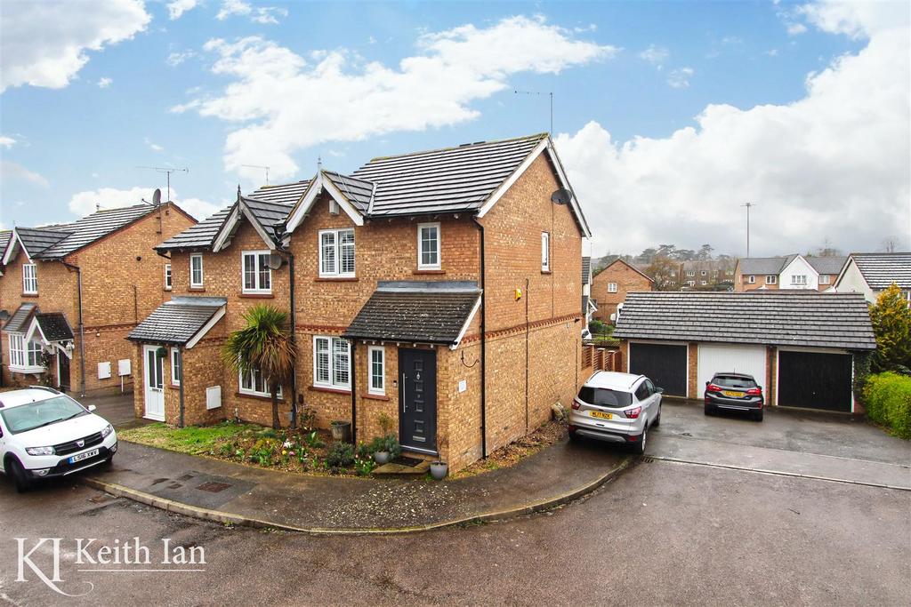 Primrose Drive, Hertford 3 bed semidetached house for sale £495,000