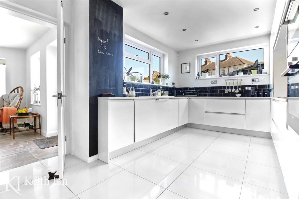 Fanshawe Crescent, Ware 4 bed semidetached house for sale £700,000