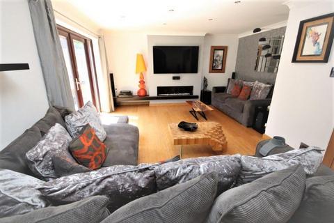 2 Cedar Way, Ferndown, BH22 9UF