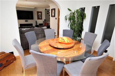 2 Cedar Way, Ferndown, BH22 9UF