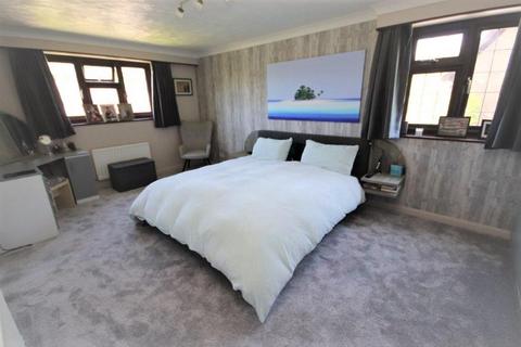 2 Cedar Way, Ferndown, BH22 9UF