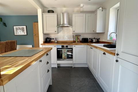 3 Grantson Close, Bristol, BS4 4NA