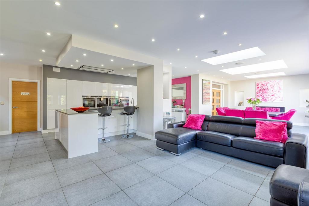 Shaftesbury Drive, Fairfield, Hitchin SG5 4FS 5 bed detached house £