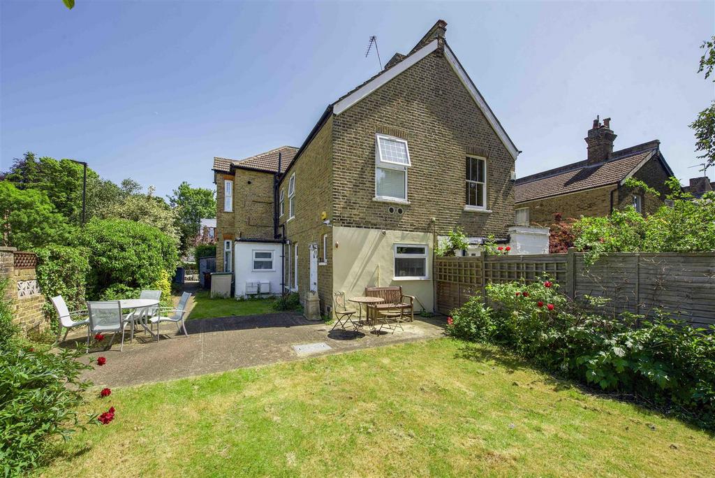 Thornbury Road, Isleworth 3 bed flat for sale £575,000