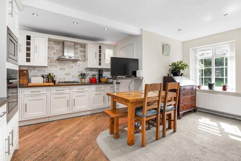 10 Bondgate, Harewood, Leeds, LS17 9LN