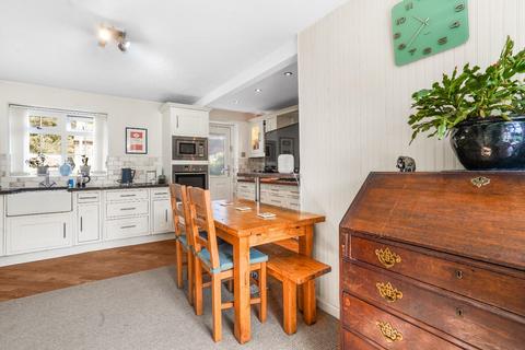 10 Bondgate, Harewood, Leeds, LS17 9LN