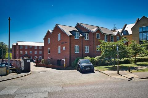 2 bedroom retirement property for sale, Whitings Court, Paynes Park, Hitchin, SG5