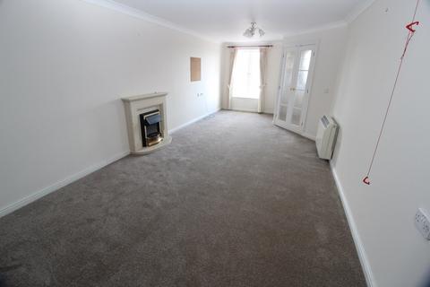 2 bedroom retirement property for sale, Whitings Court, Paynes Park, Hitchin, SG5