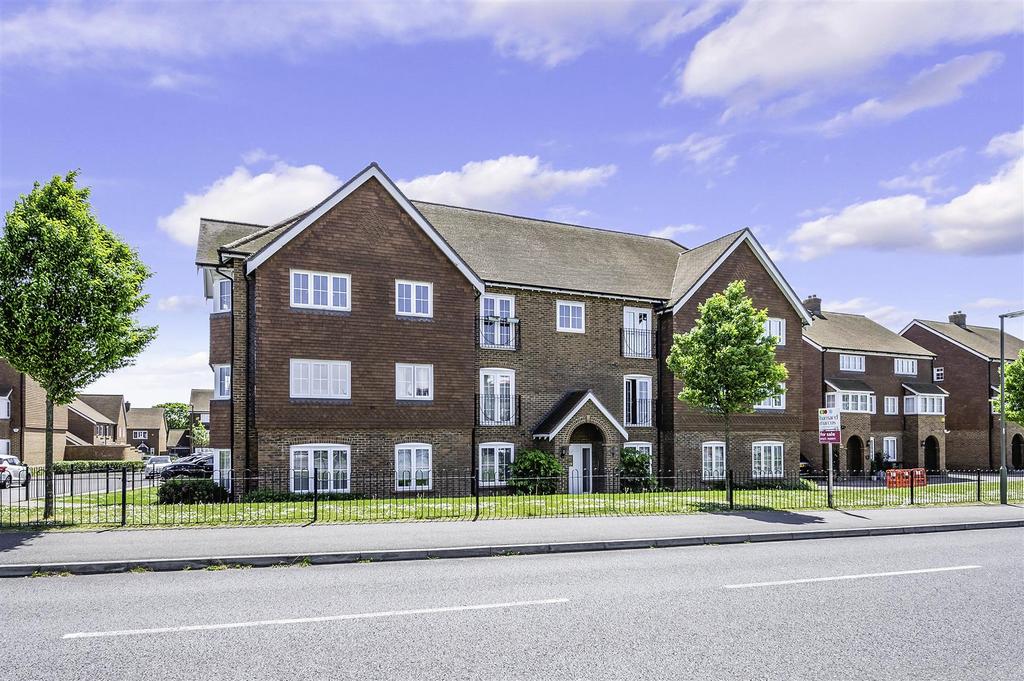 47 Preston Manor Road, Tadworth 2 bed apartment £330,000