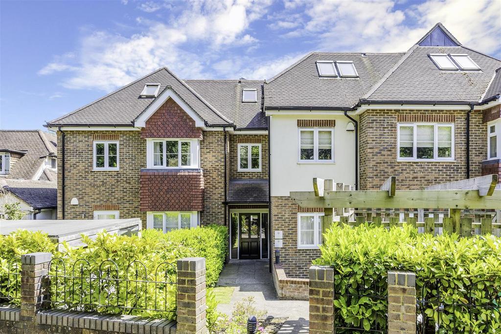 Outwood Lane, Chipstead, Coulsdon 2 bed apartment £325,000