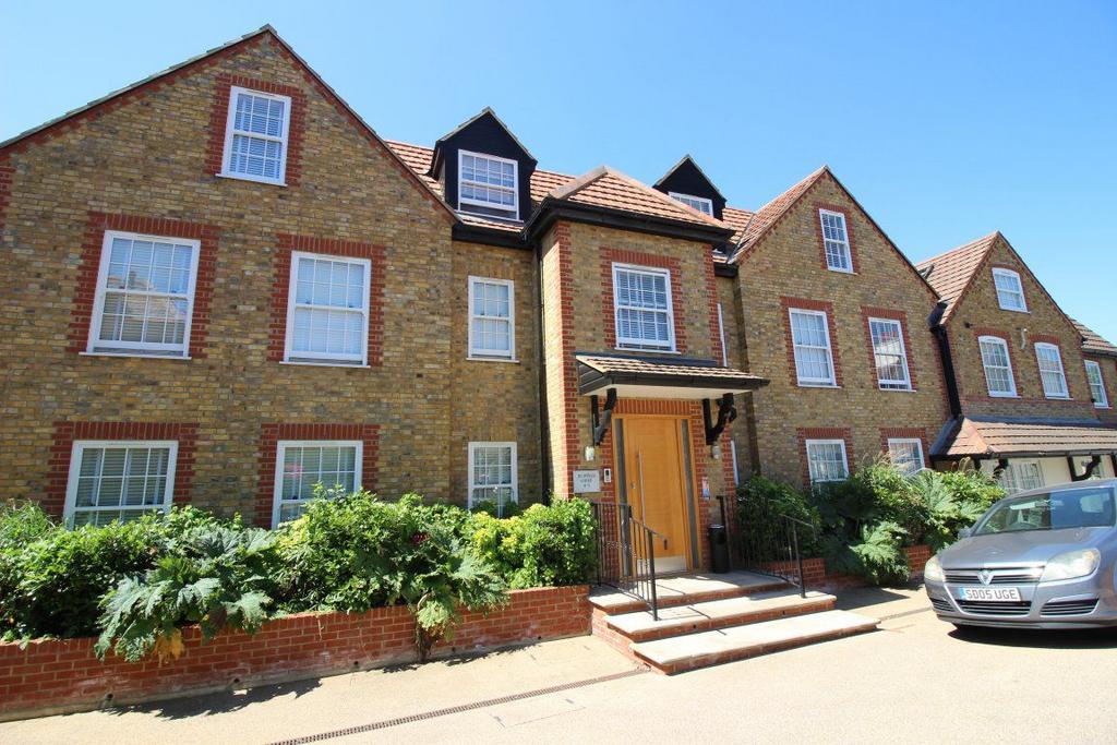 Highfield Court, Bushey 2 bed flat £1,500 pcm (£346 pw)