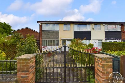 3 bedroom terraced house for sale, Gray Court, Leeds