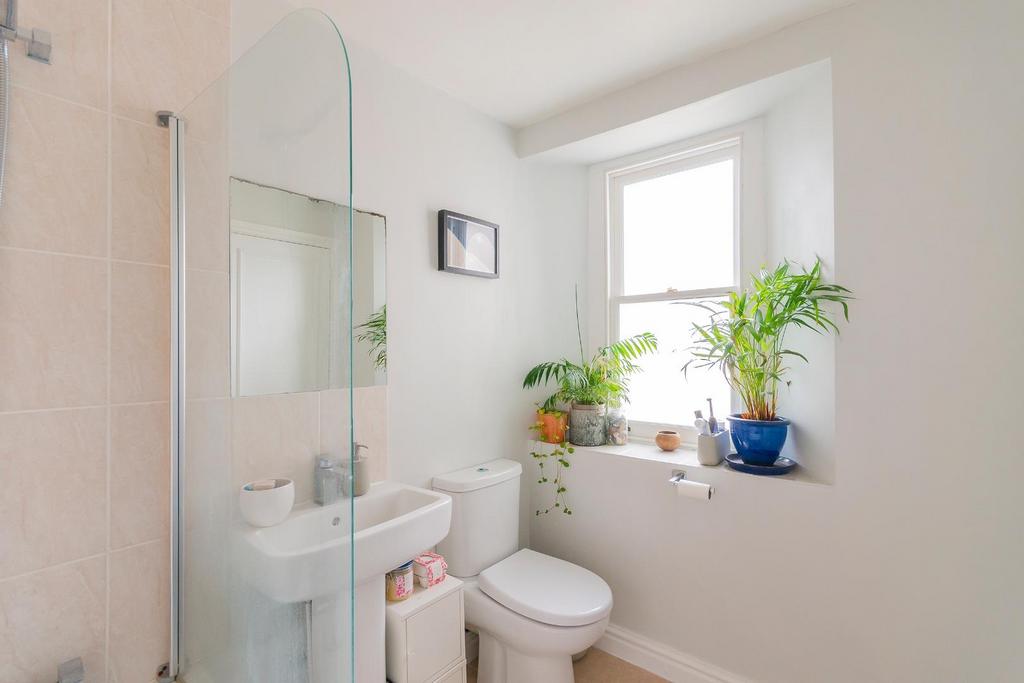 DAORLLEWMORC15 FFF - Bathroom A.jpg