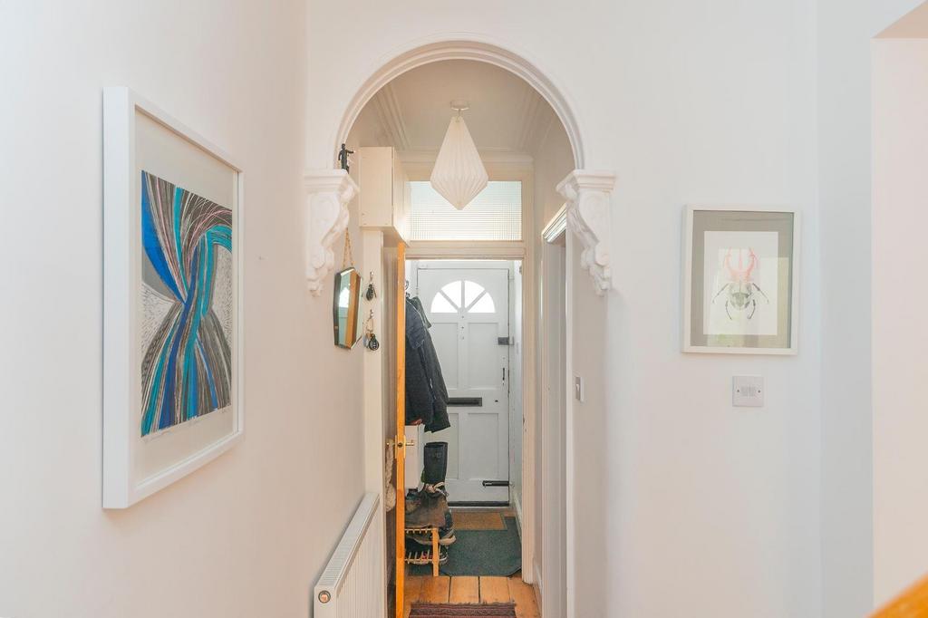 TEERTSNIAMLAB51 - Hallway B.jpg
