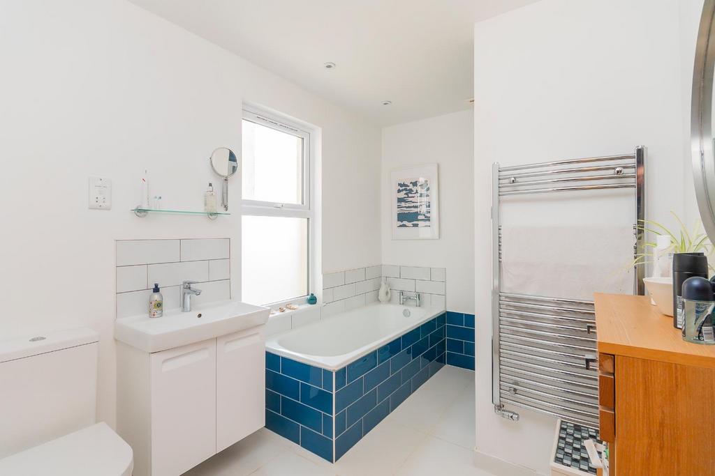 TEERTSNIAMLAB51 - Bathroom C.jpg