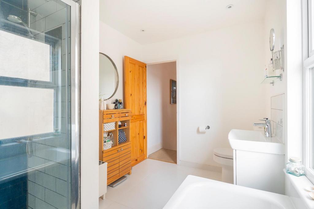 TEERTSNIAMLAB51 - Bathroom A.jpg
