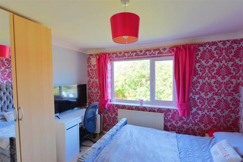 64 Crossways, York, YO10 5JQ