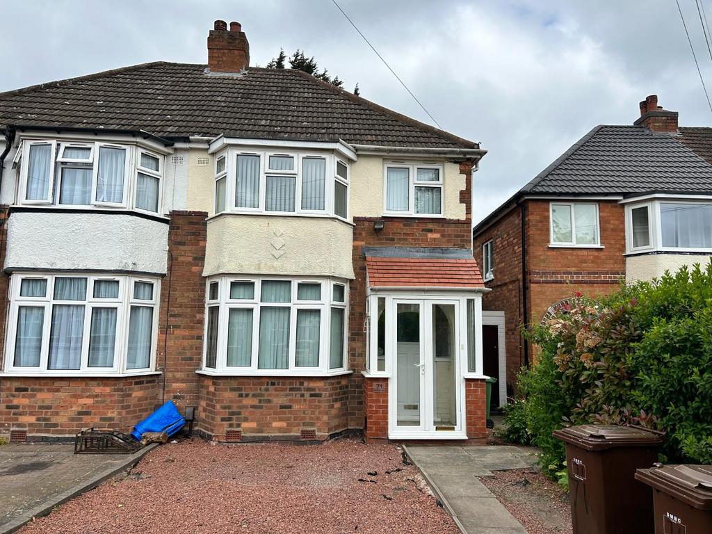 Wellsford Avenue, Solihull, B92 8HA 3 bed semidetached house £1,150