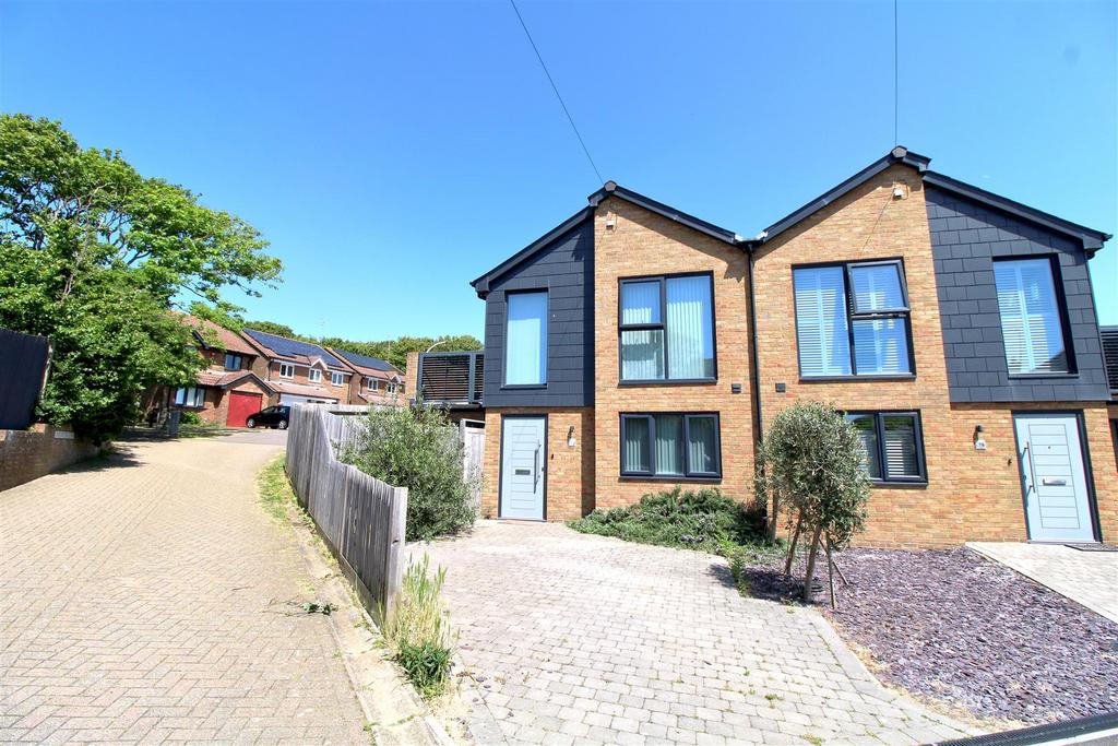 Chichester Road, Seaford 2 bed semidetached house £365,000