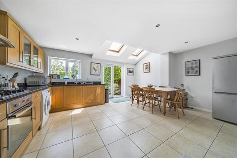 10 Chesholt Close, Fernhurst, Haslemere, GU27 3EB