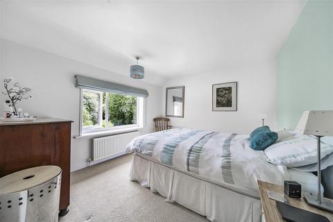 10 Chesholt Close, Fernhurst, Haslemere, GU27 3EB