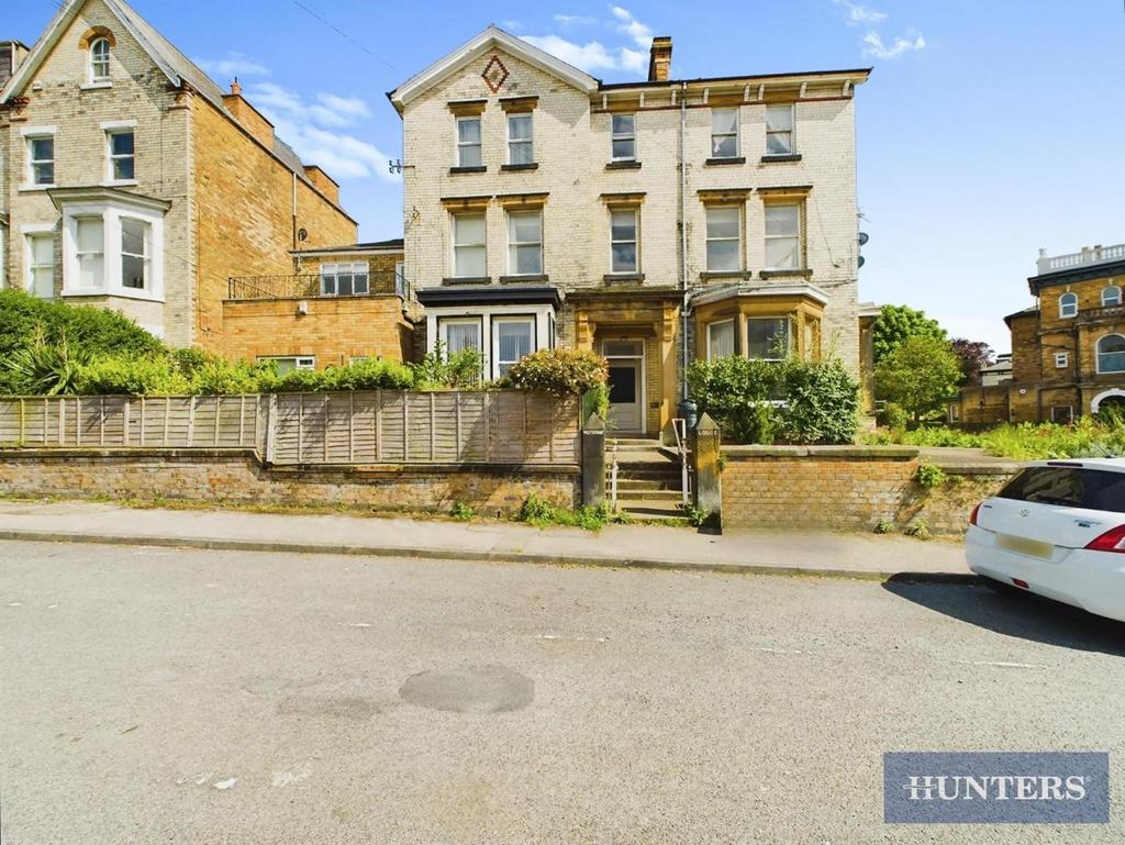 Cromwell Terrace, Scarborough 2 bed apartment £90,000