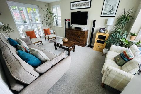 61 Brights Road, Nuneaton, CV10 9FN