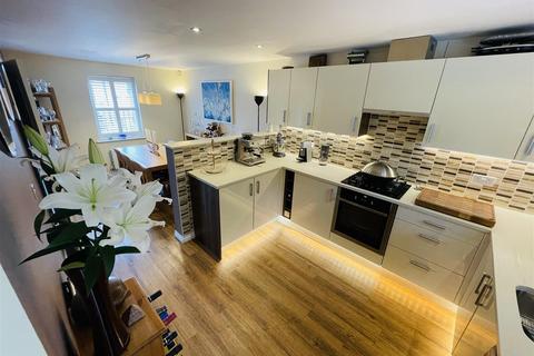61 Brights Road, Nuneaton, CV10 9FN