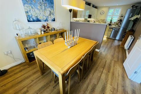 61 Brights Road, Nuneaton, CV10 9FN