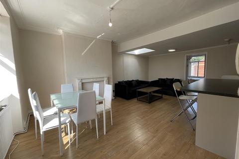 3 bedroom flat to rent, Gloucester Road, Bishopston, Bristol