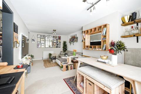 10 Malcolm Way, Snaresbrook, London, E11 1PW