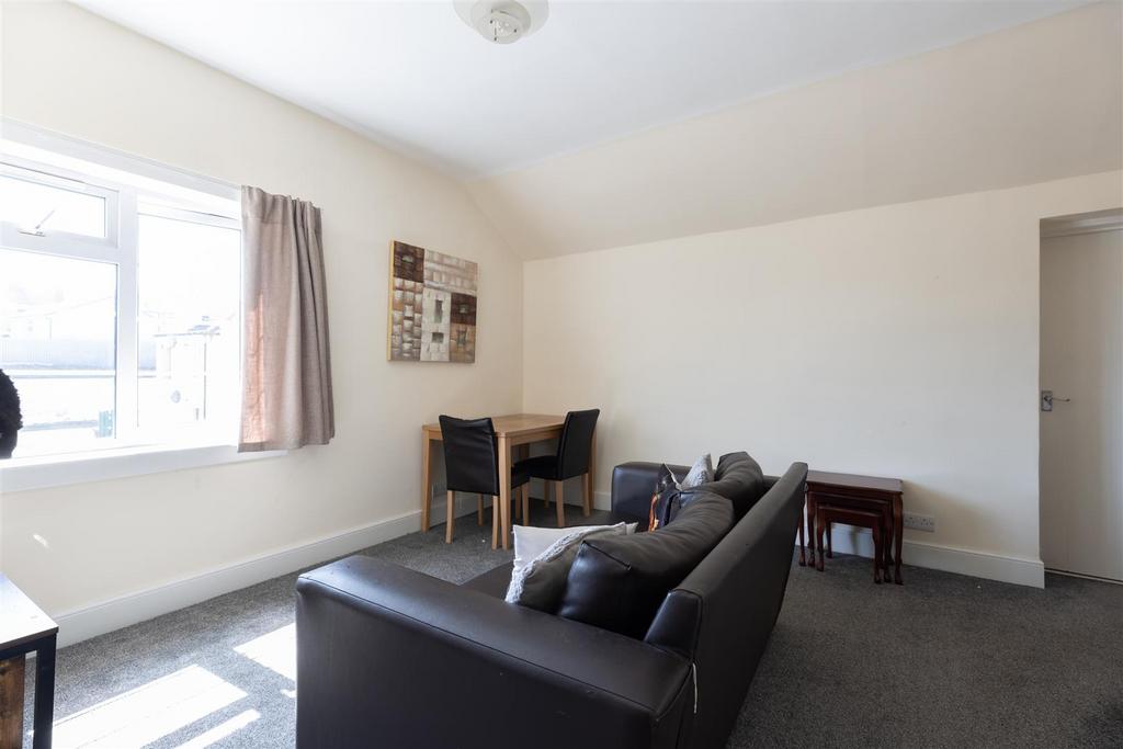 Crieff Road, Perth 2 bed flat for sale £79,950