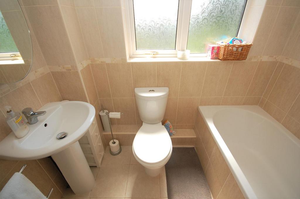19ashgrovecroft BATHROOM.JPG