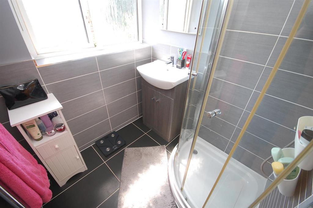 19ashgrovecroft ENSUITE.JPG
