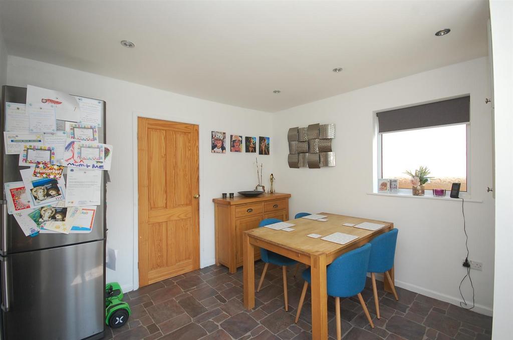 19ashgrovecroft DININGAREA.JPG