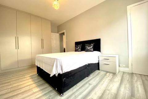 2 bedroom flat to rent - Hallam Street, London