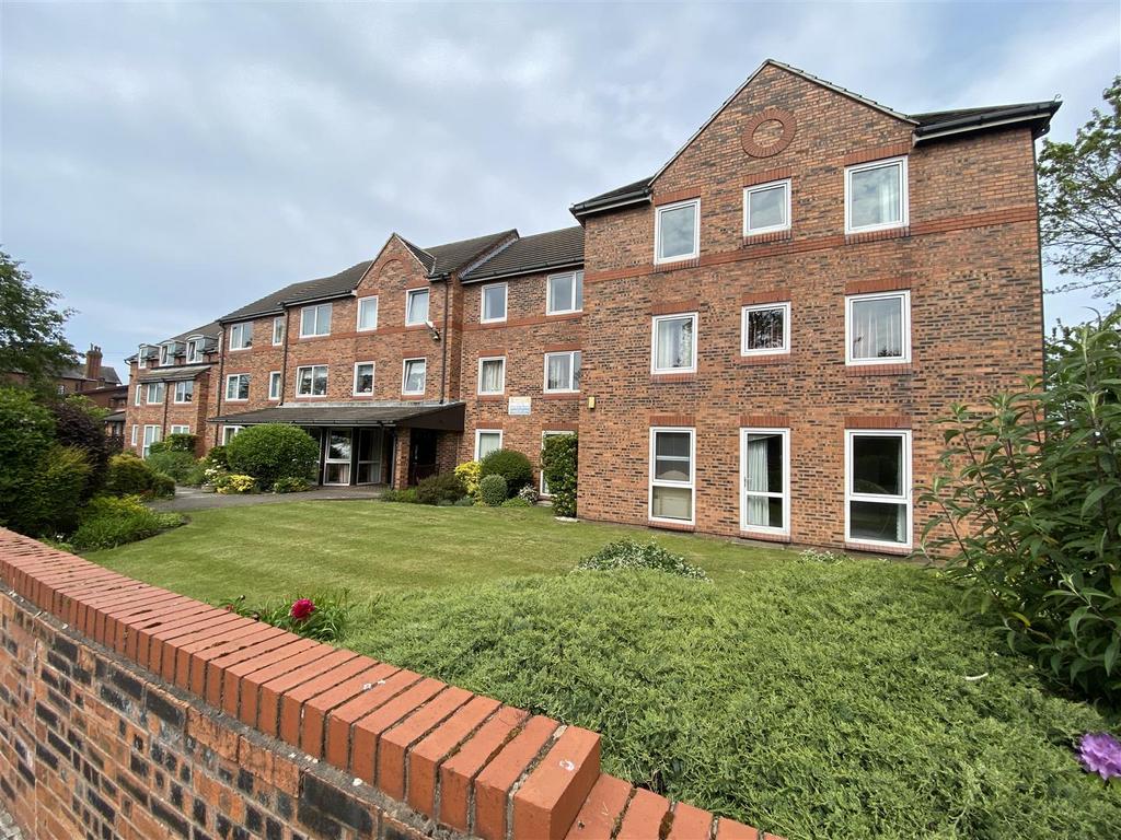 Blundellsands Road East, Liverpool 1 bed apartment for sale £90,000