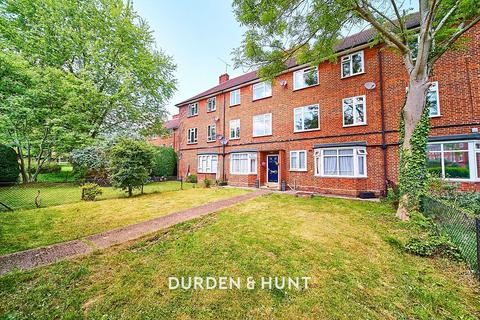 2 bedroom apartment to rent - Hillyfields, Loughton, IG10