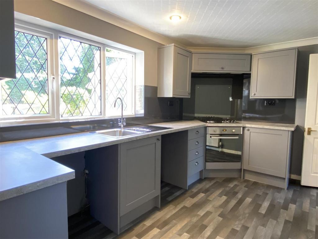 Hill Rise, Market Weighton, York 4 bed detached house £1,100 pcm (£