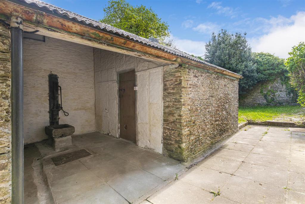 A33 - Blackawton, Newton Farm - 230515.jpg